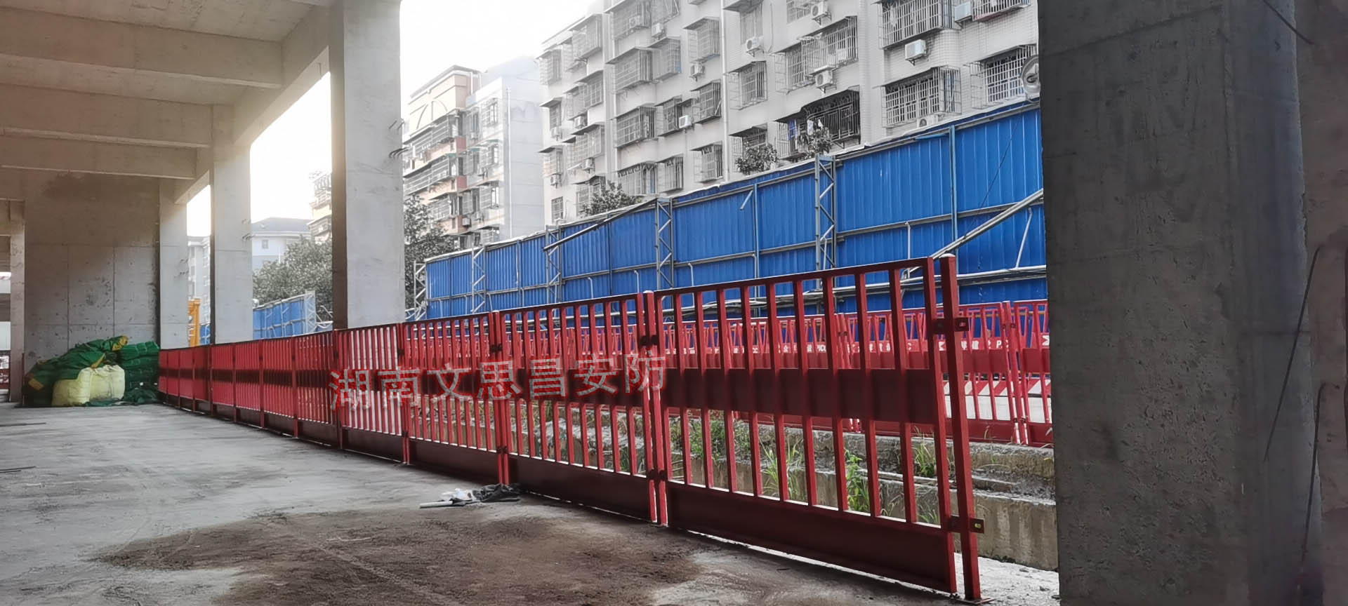 湖南文思昌制管有限公司,臨邊防護欄,建筑安防設(shè)施廠家,安全體驗館,VR虛擬體驗館,施工電梯門,VR體驗館,鋼筋加工棚,卸料平臺,施工電梯安全門,